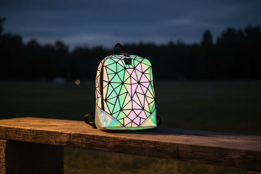 Prism Glow – Geometrischer Rucksack mit Lumineszenz-Effekt