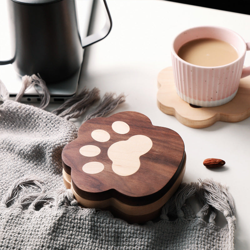 Pawprint Comfort: Handgefertigte Untersetzer aus edlem Massivholz