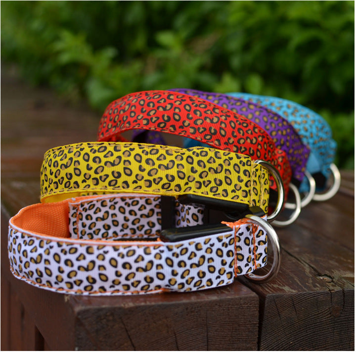 Wild Glow: LED-Sicherheitshalsband im Leopard-Design