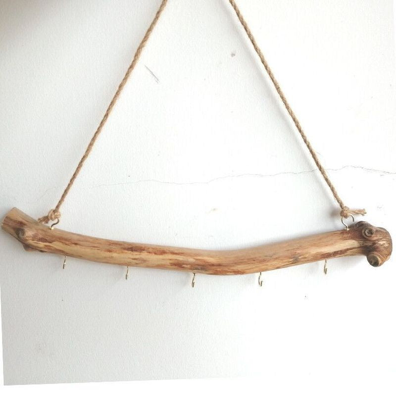 Nature’s Keeper: Rustikale Wandgarderobe aus echtem Treibholz mit Messing-Haken