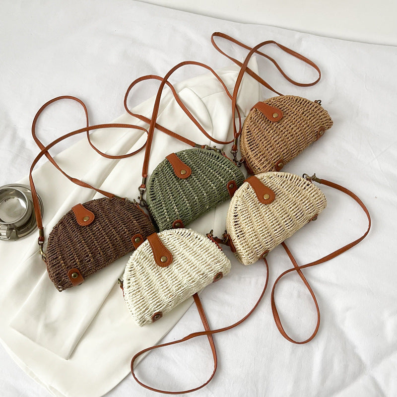 Luna Mini: Handgewebte Boho-Umhängetasche im Halbmond-Design