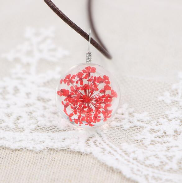 Petal Orb – Handgefertigte Boho-Glückskette mit echten Blüten