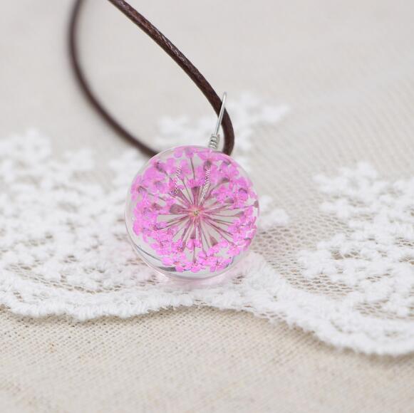 Petal Orb – Handgefertigte Boho-Glückskette mit echten Blüten