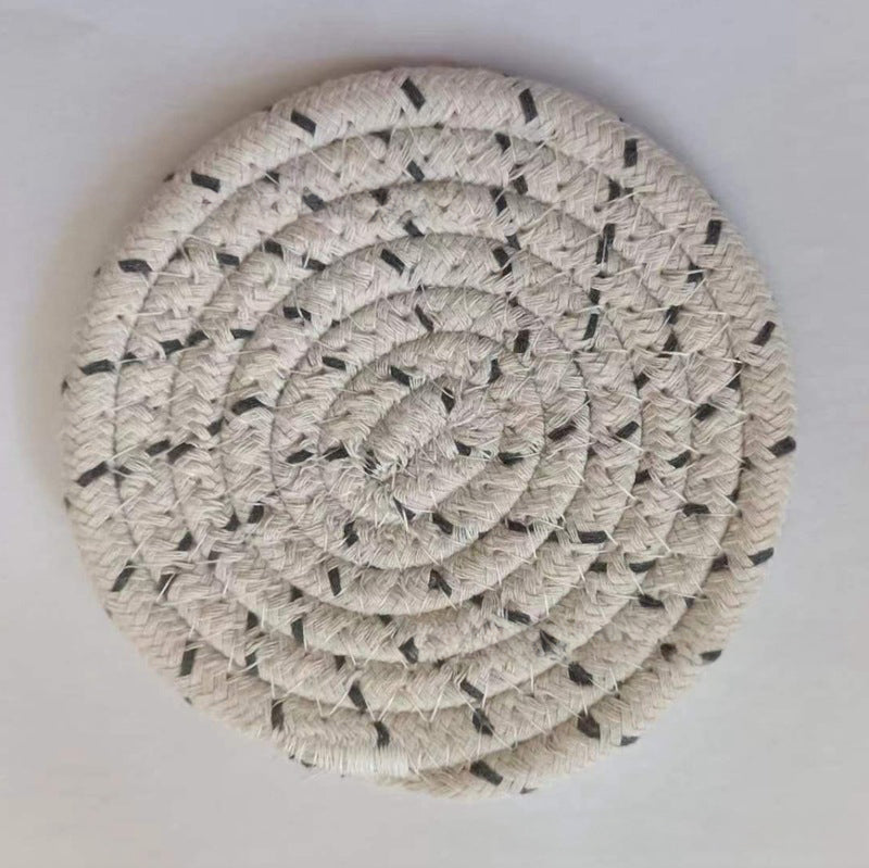„Soft Cloud“ – Handgeflochtene Baumwoll-Untersetzer im Set