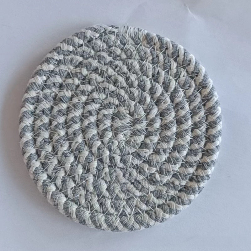 „Soft Cloud“ – Handgeflochtene Baumwoll-Untersetzer im Set