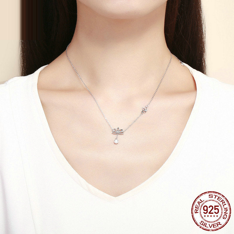Silver Lotus – Zarte Reinheit & Flow Halskette (925er Silber)