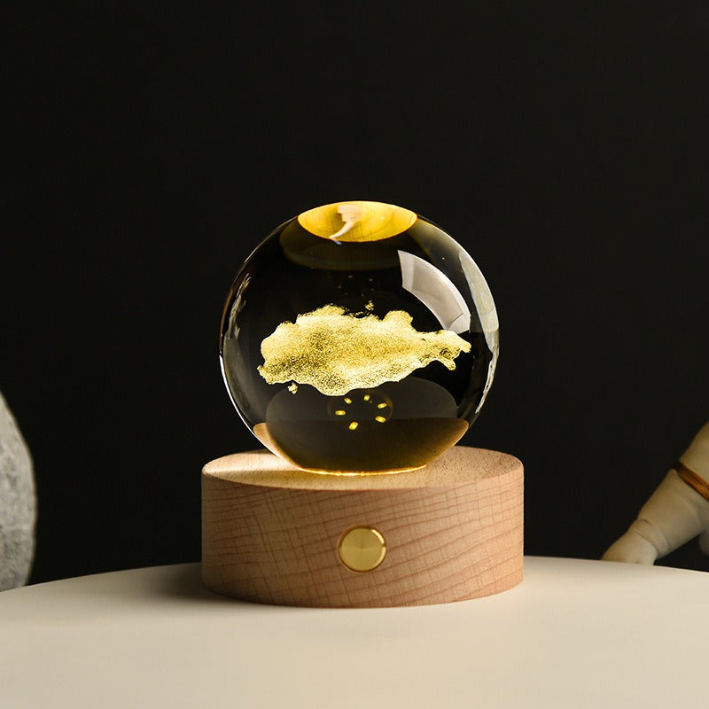 3D Kristallkugel  – LED Nachtlicht mit Massivholz-Basis & USB-Anschluss