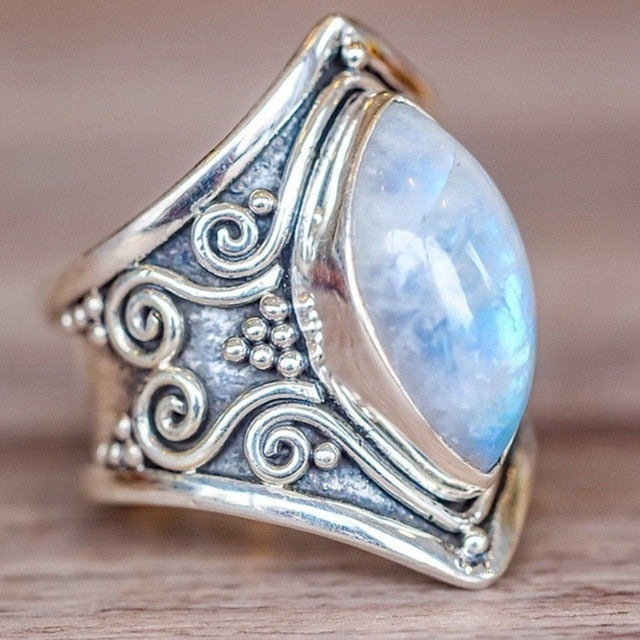 Lunar Glow – Vintage Statement-Ring mit Halbedelstein