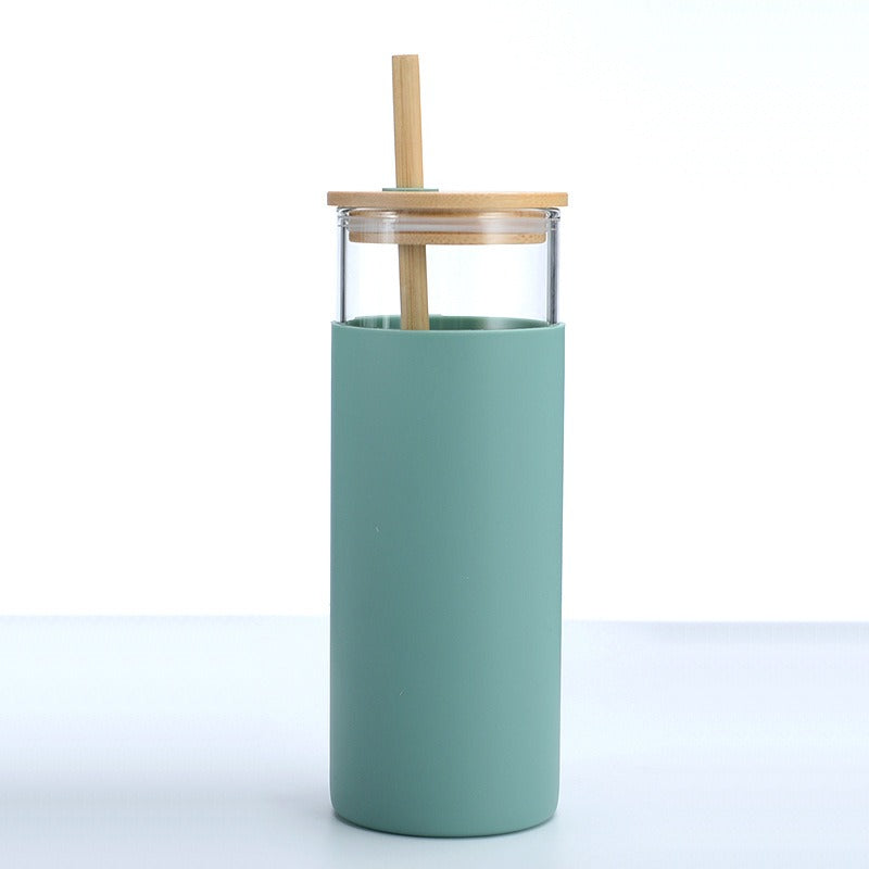 Pure Sip: Nachhaltiger Glasbecher mit Bambusdeckel & Silikon-Sleeve