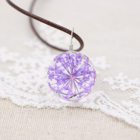 Petal Orb – Handgefertigte Boho-Glückskette mit echten Blüten