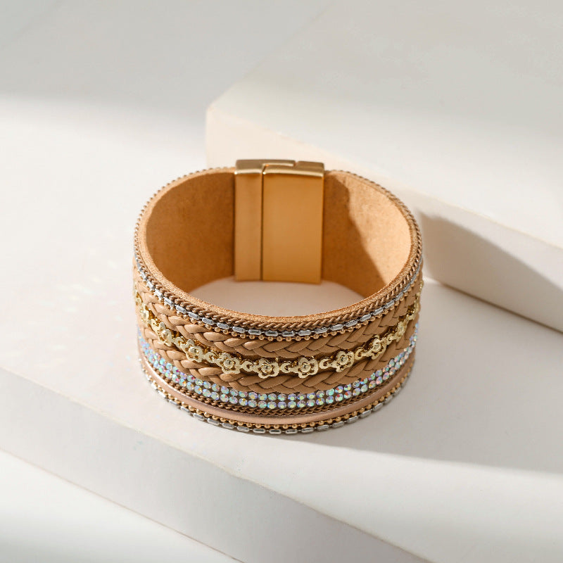 Golden Blossom: Breites Boho-Manschettenarmband mit Gold-Elementen