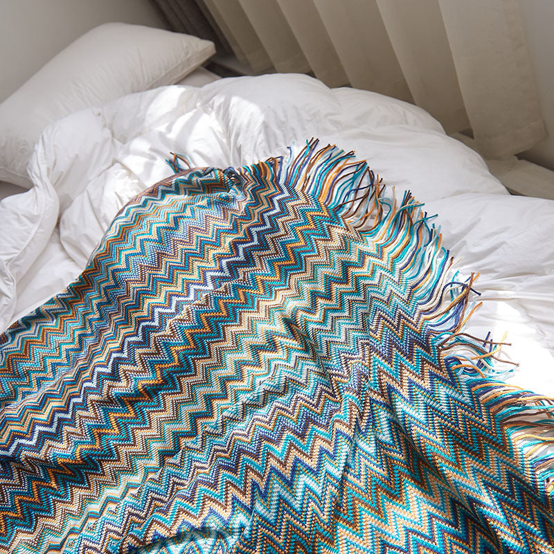 Nordic Stripe: Handgewebte Boho-Strickdecke mit Quasten-Finish