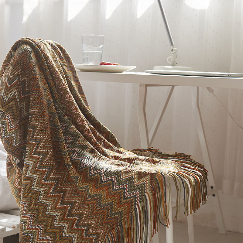 Nordic Stripe: Handgewebte Boho-Strickdecke mit Quasten-Finish