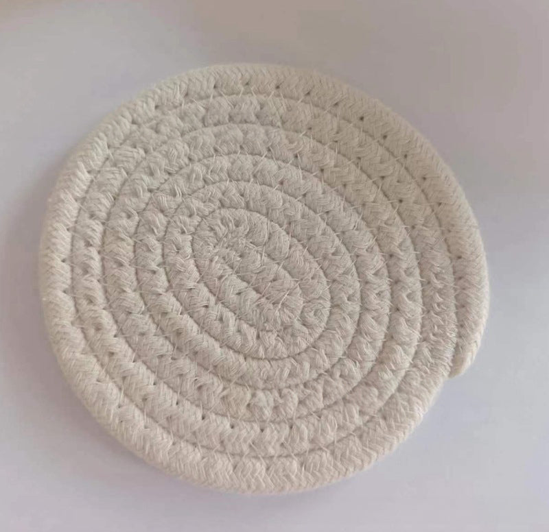 „Soft Cloud“ – Handgeflochtene Baumwoll-Untersetzer im Set