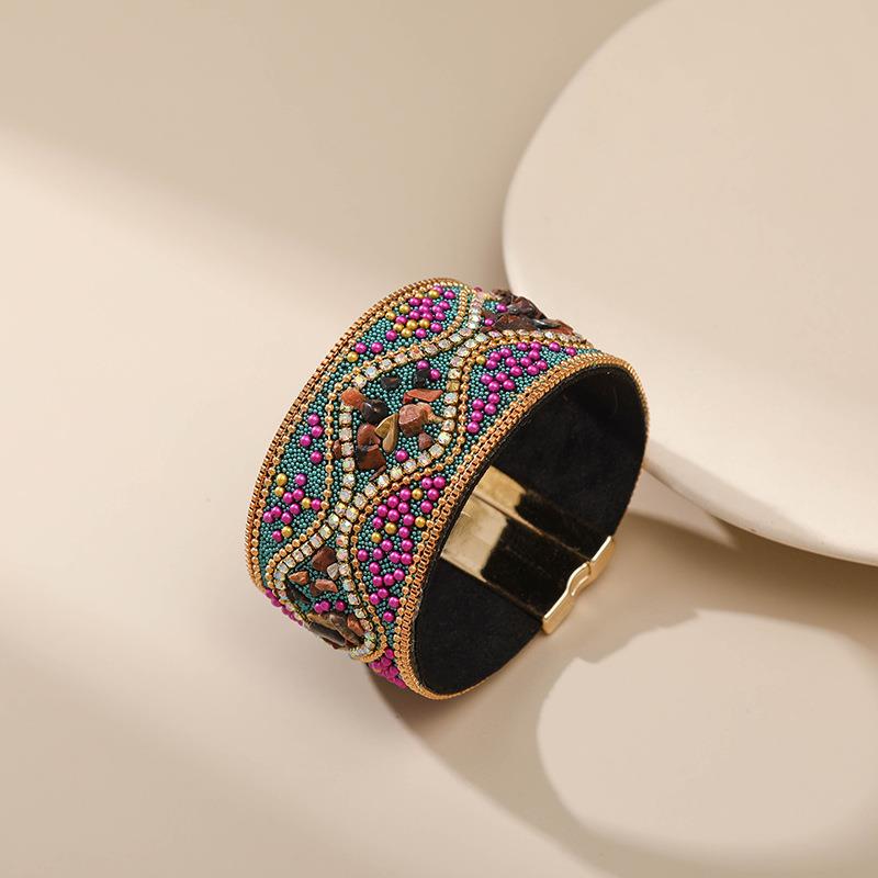 Earth & Glitter: Handgefertigtes Boho-Lederarmband mit Magnetverschluss