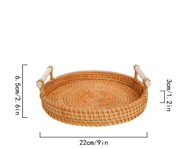 Sonnengeflecht – Handgefertigtes Rattan-Tablett mit Holzgriffen