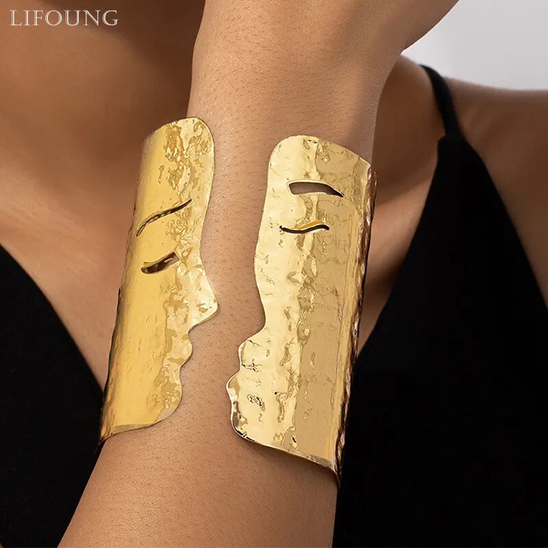 Boho-Punk Hammered Cuff – Statement für starke Styles