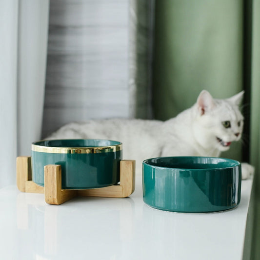 „Royal Paw“ – Eleganter Keramiknapf mit Goldakzent & Echtholz-Gestell