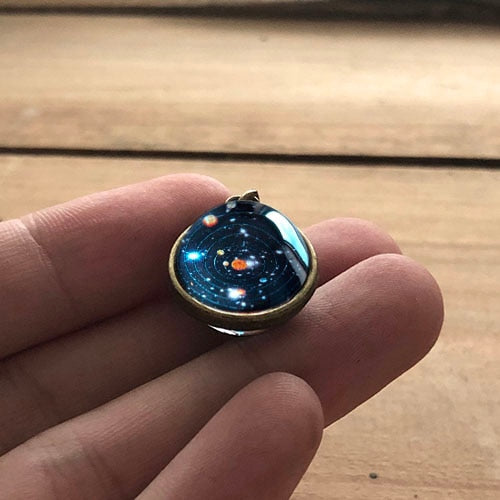 Luna Sphere – Filigrane Cabochon-Halskette