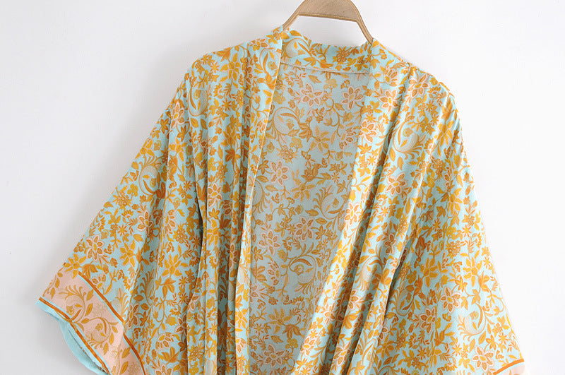 Summer Breeze: Leichte Baumwoll-Robe mit Floral-Print & fließender Silhouette