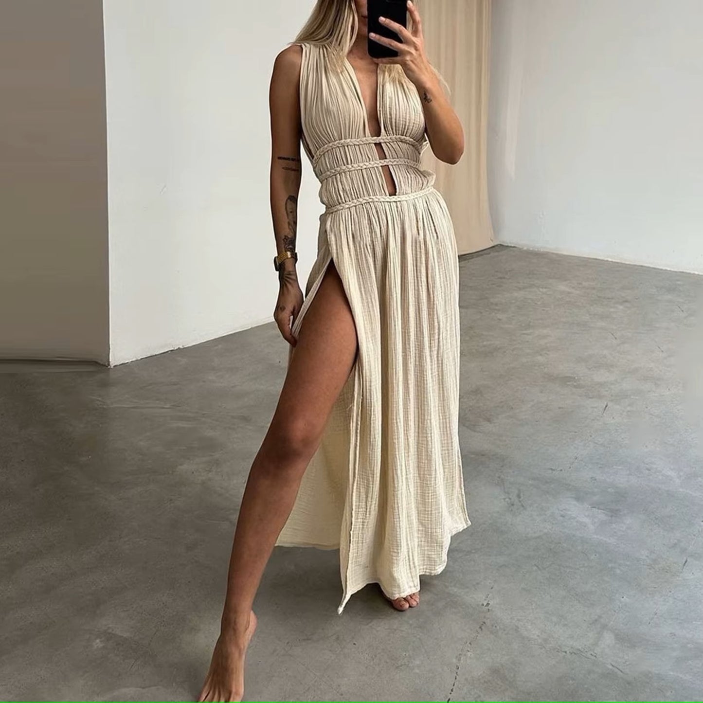 Boho-Chic: Elegantes Off-Shoulder Maxi-Kleid mit Geflochtenen Trägern für den Strand