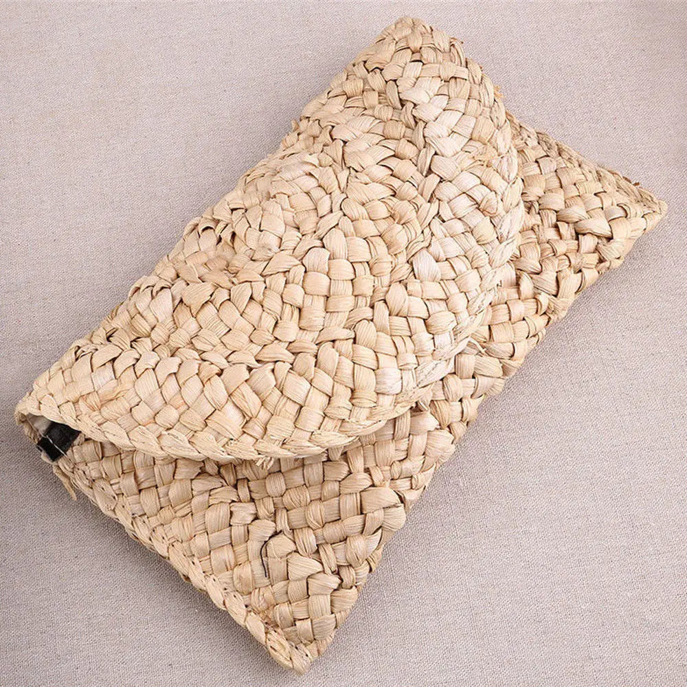 Summer Breeze: Handgeflochtene Boho-Clutch aus Naturstroh