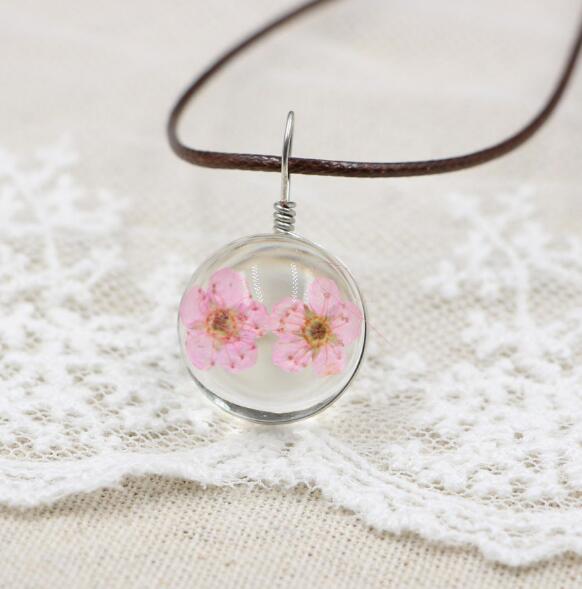 Petal Orb – Handgefertigte Boho-Glückskette mit echten Blüten