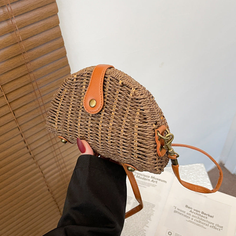 Luna Mini: Handgewebte Boho-Umhängetasche im Halbmond-Design