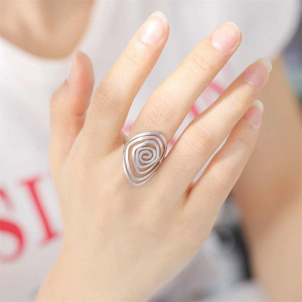 Boho-Geometric Spiral Ring – Modern, Elegant, Persönlich