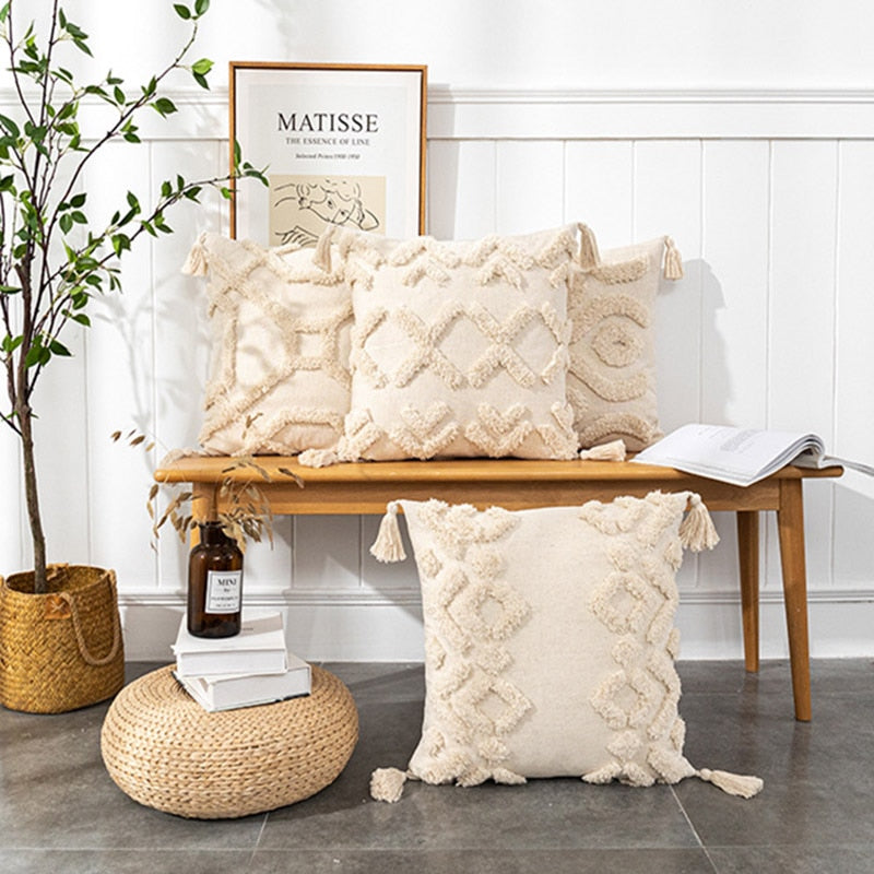 Creamy Texture – Boho-Kissenbezug mit Quasten-Details