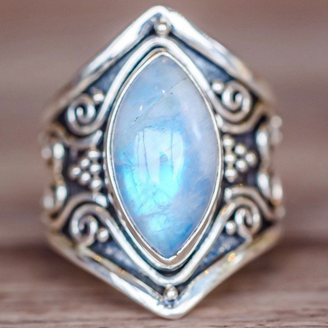 Lunar Glow – Vintage Statement-Ring mit Halbedelstein