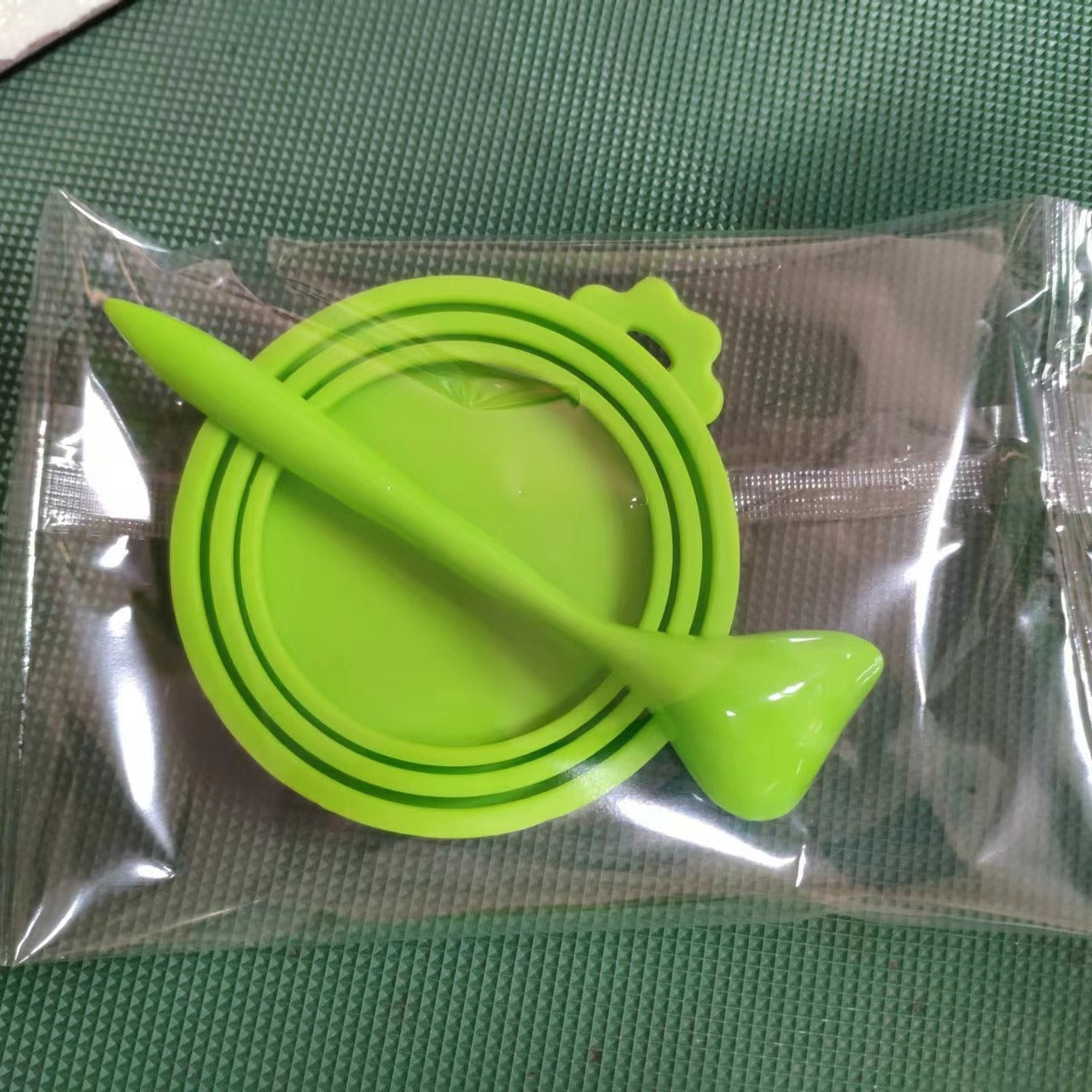 Fresh & Color – Silikon-Dosendeckel & Löffel im Set
