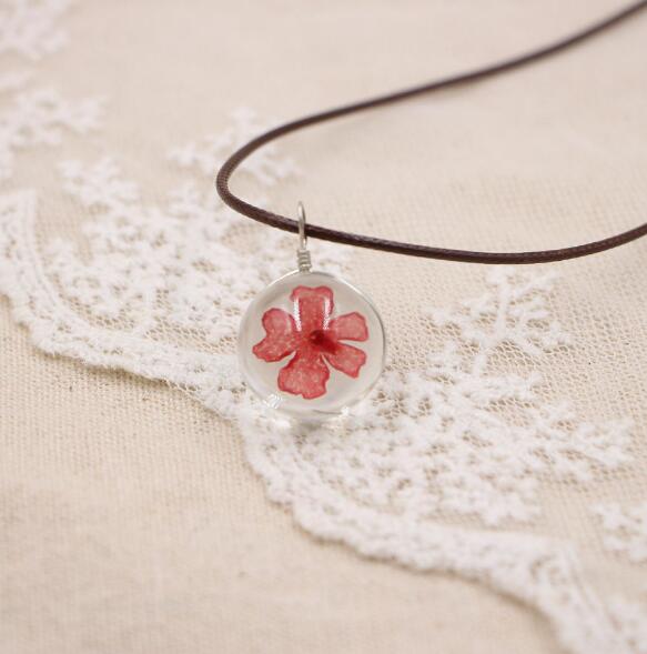 Petal Orb – Handgefertigte Boho-Glückskette mit echten Blüten