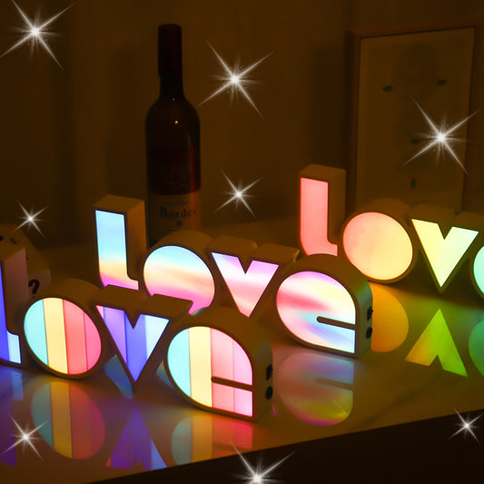 Glowing Love – LED-Buchstabenlampe im modernen Look