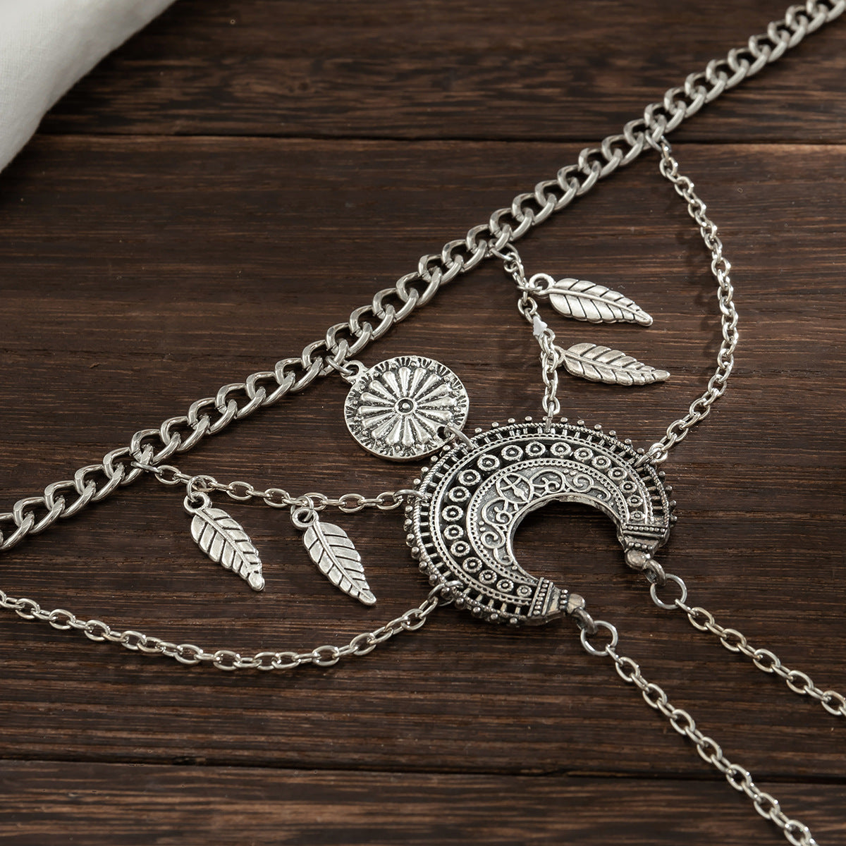 Free Spirit: Bohemian Oberarm-Reif mit Tassel-Details