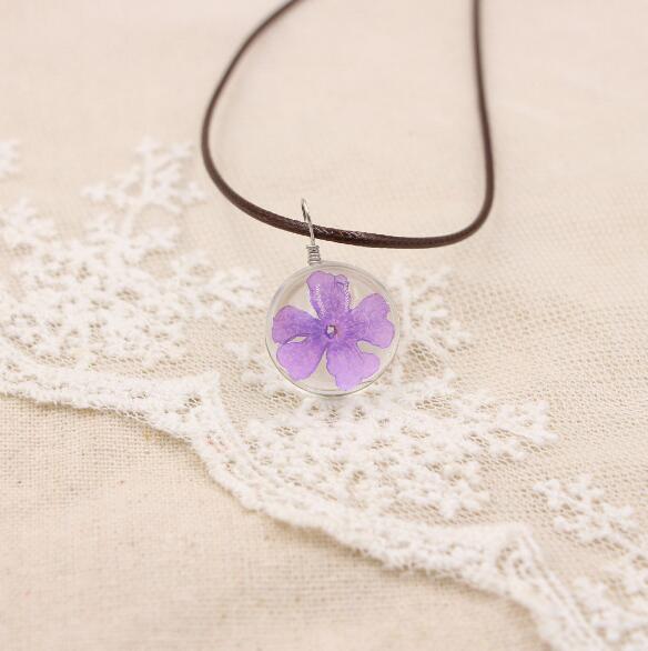 Petal Orb – Handgefertigte Boho-Glückskette mit echten Blüten