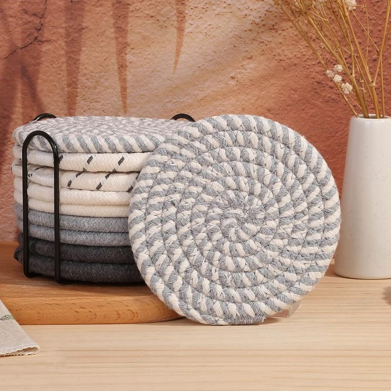„Soft Cloud“ – Handgeflochtene Baumwoll-Untersetzer im Set