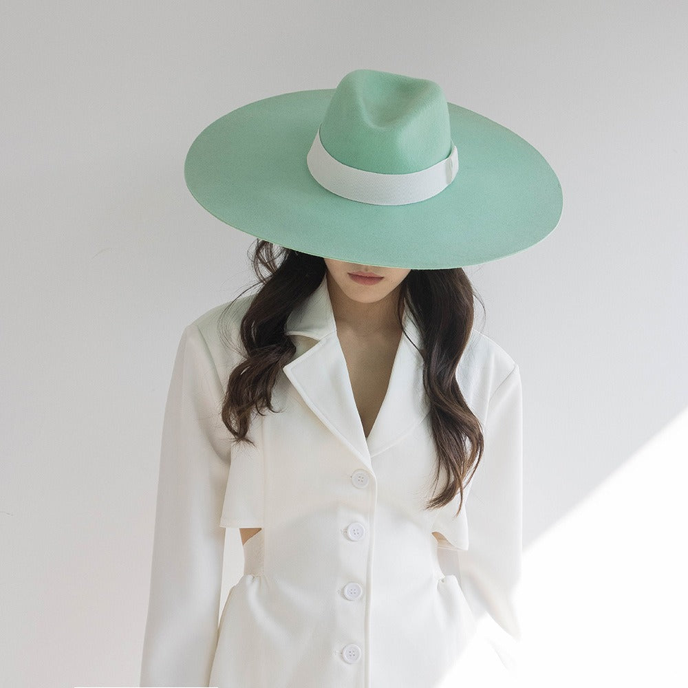 Oversized Wollfilz-Hut in Fruit Green – Eleganter Jazz Hat mit breiter Krempe & weißem Kontrastband