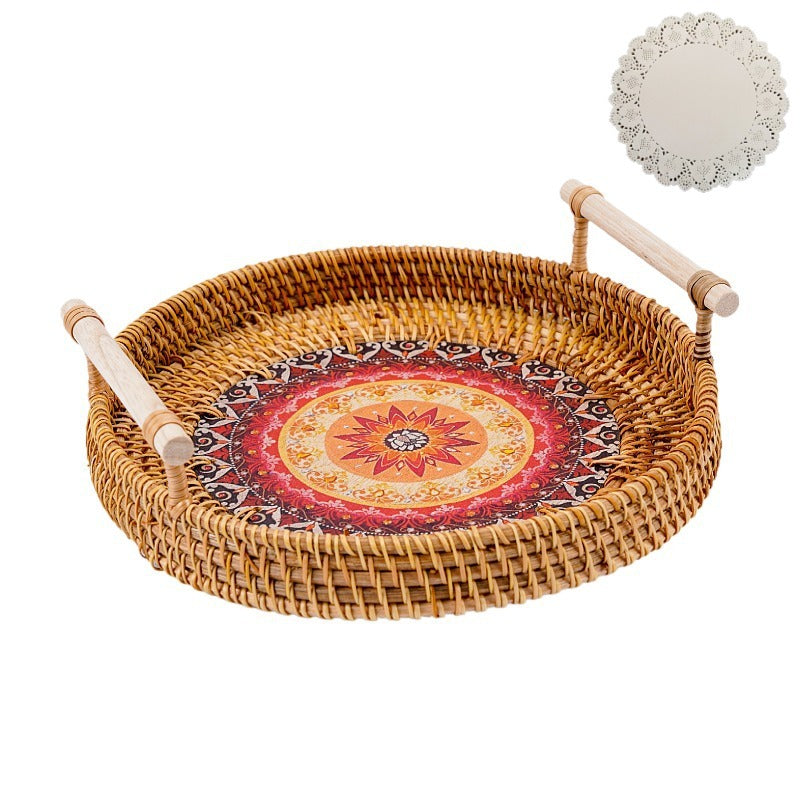 Sonnengeflecht – Handgefertigtes Rattan-Tablett mit Holzgriffen