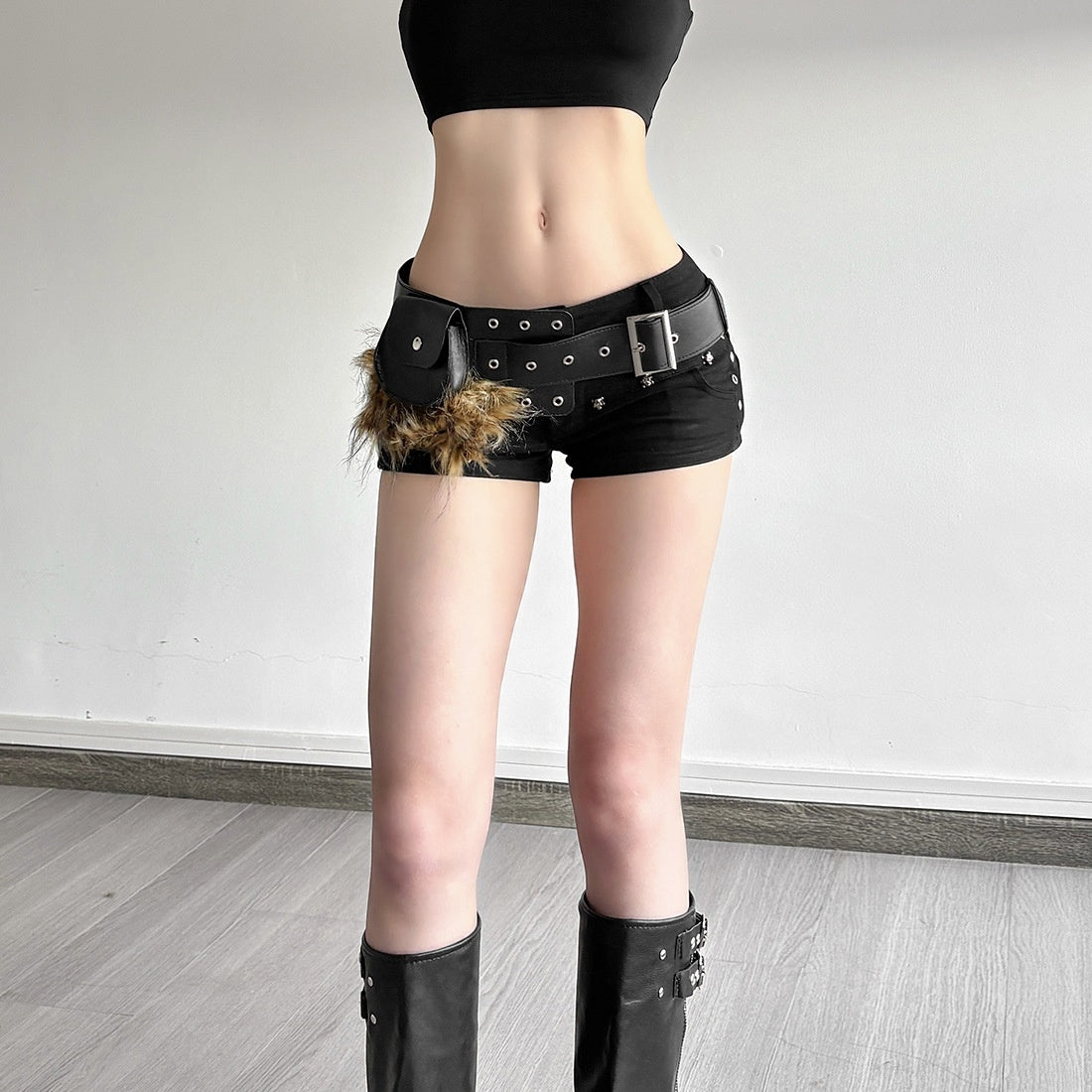 „Urban Rebel“ – Statement-Gürtel mit Faux-Fur & Micro-Pocket