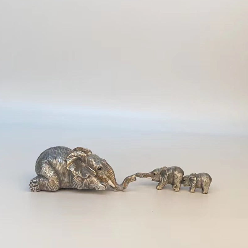 Deko-Figur „Elefanten-Mama mit Babys“ aus Kunstharz