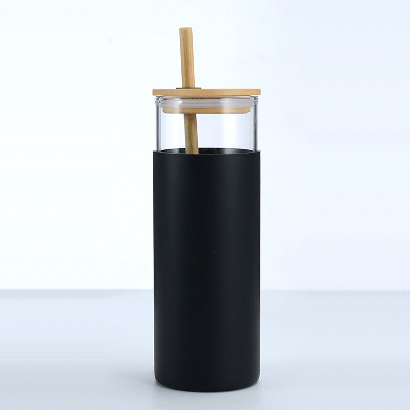 Pure Sip: Nachhaltiger Glasbecher mit Bambusdeckel & Silikon-Sleeve