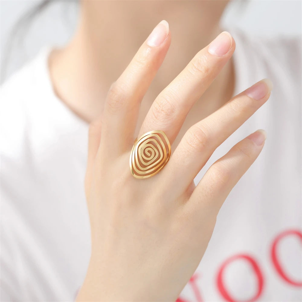 Boho-Geometric Spiral Ring – Modern, Elegant, Persönlich