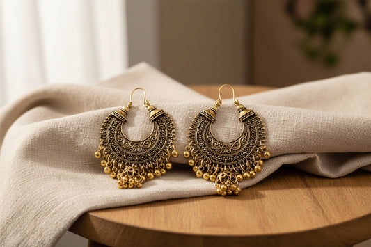 Golden Bell: Massive Boho-Ohrringe mit Glöckchen-Tassels