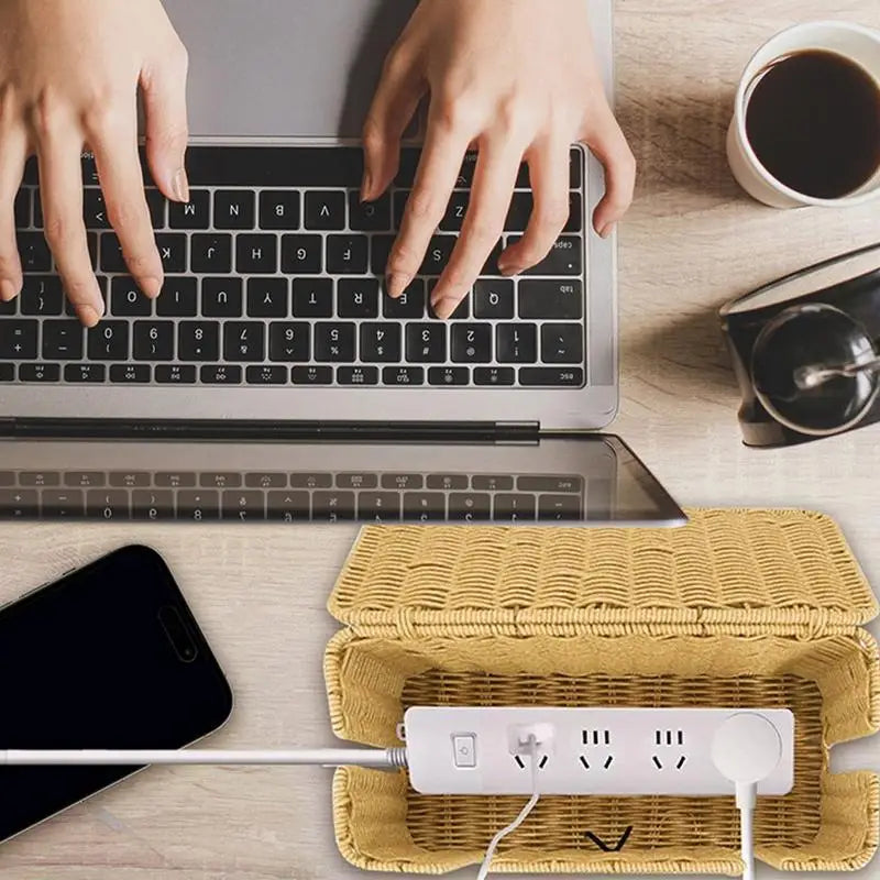 Handgefertigte Kabel-Aufbewahrungsbox aus Imitations-Rattan mit 4 Fächern – Praktischer Organizer für TV-Kabel, Computer, Router und USB-Ladegeräte