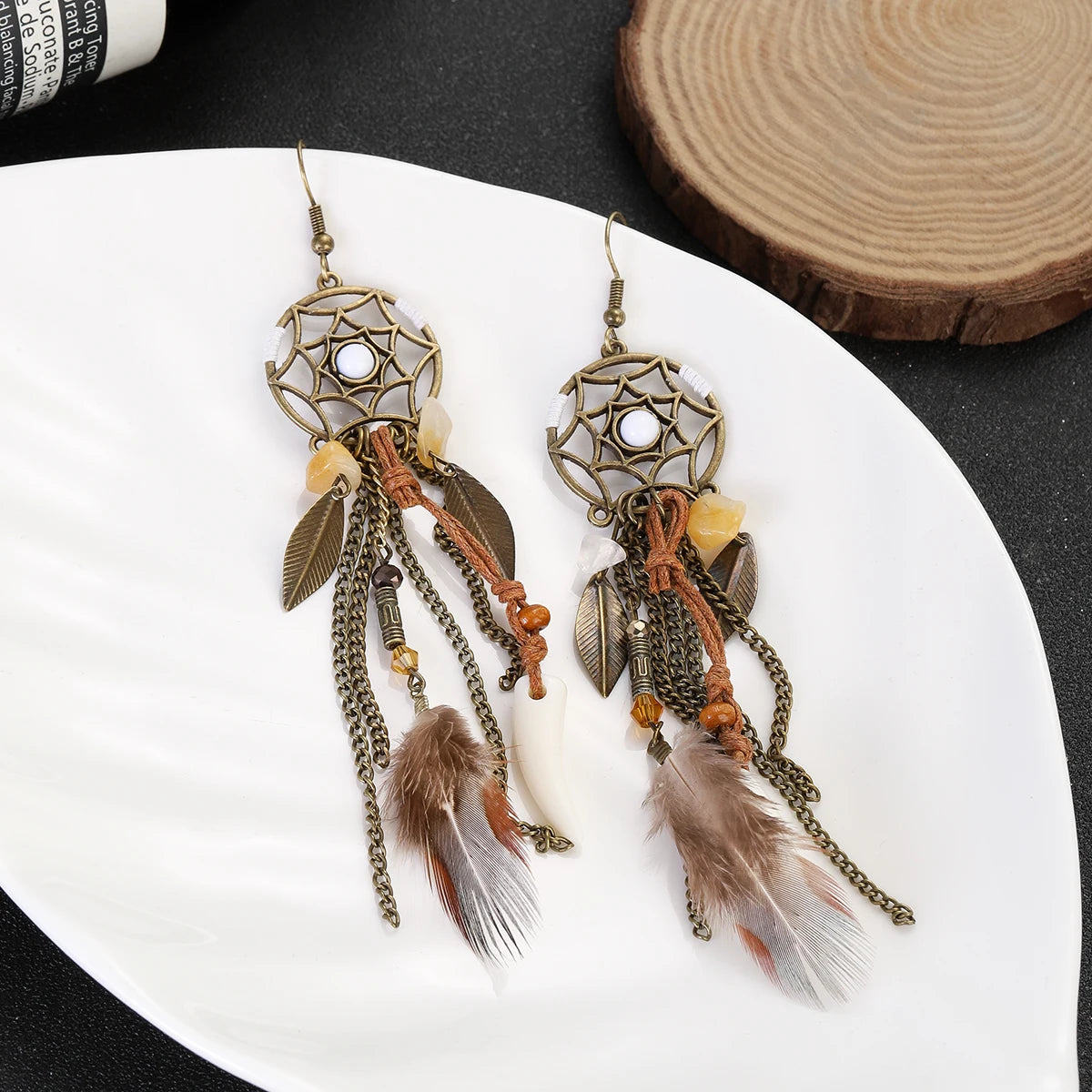 Boho Traumfänger Schmuckset – 2-teiliges Set mit Federn, Quasten, Anhänger und Halskette für Frauen, Retro-Design