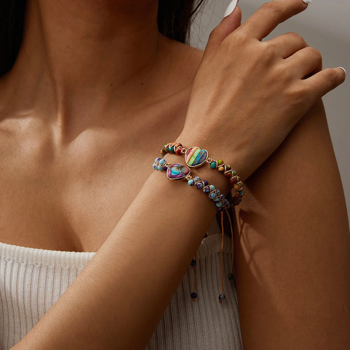 Handgemachtes Armband aus Naturstein für Damen – Boho-Stil mit Herz, lila Achatperlen und geflochtenem Design – Charmante Yoga-Wickelarmbänder