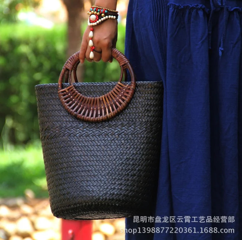 Vintage Rattan Bucket Handtasche – Stilvolle Strohtasche für Jeden Anlass