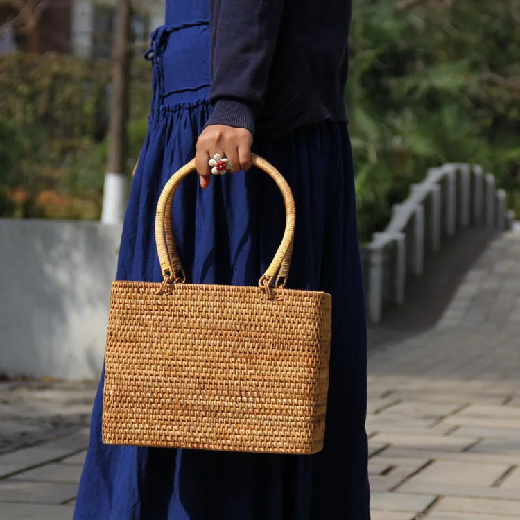 Vintage Rattan Bucket Handtasche – Stilvolle Strohtasche für Jeden Anlass