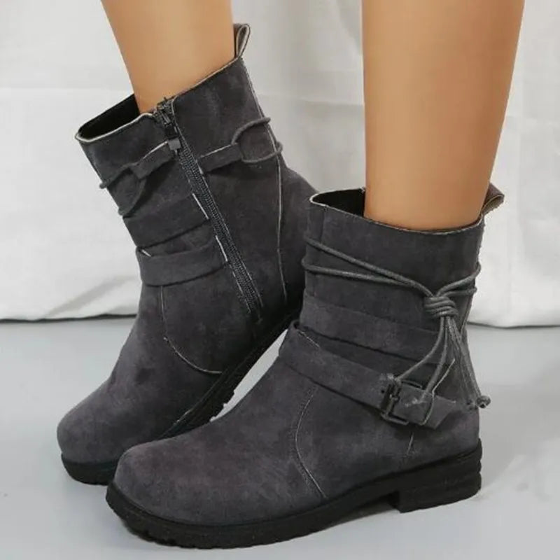 Damen Chelsea Boots aus Wildleder – Retro Gothic Motorradstiefel für Herbst & Winter – Bequeme Ankle Boots im Gladiator-Stil"